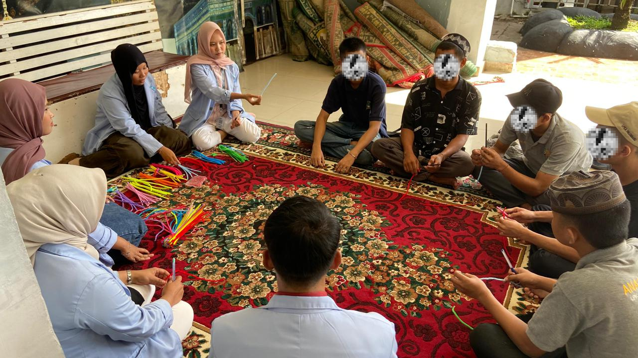 Barang Sederhana disulap menjadi kreativitas, pembuatan kerajinan dari Pipe Cleaner